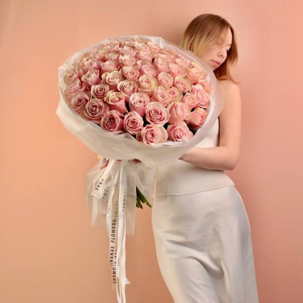 Букет из нежно-розовых роз (в линейке в трех размерах))