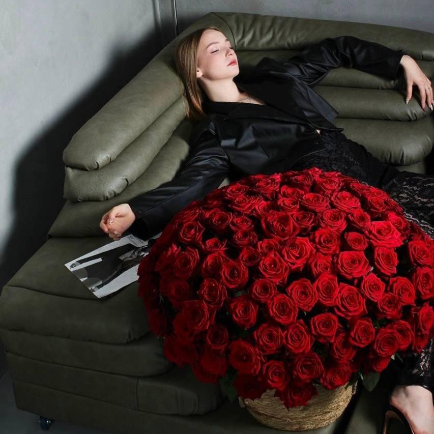 Композиция в корзине Любовь - это ты