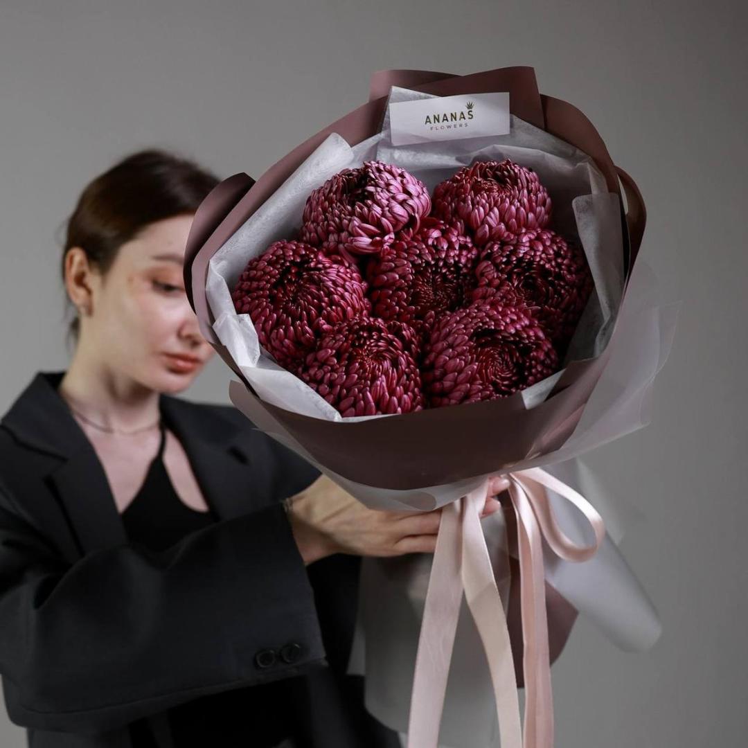 Монобукет из хризантем сорта Bigoudi Purple (в трех размерах)