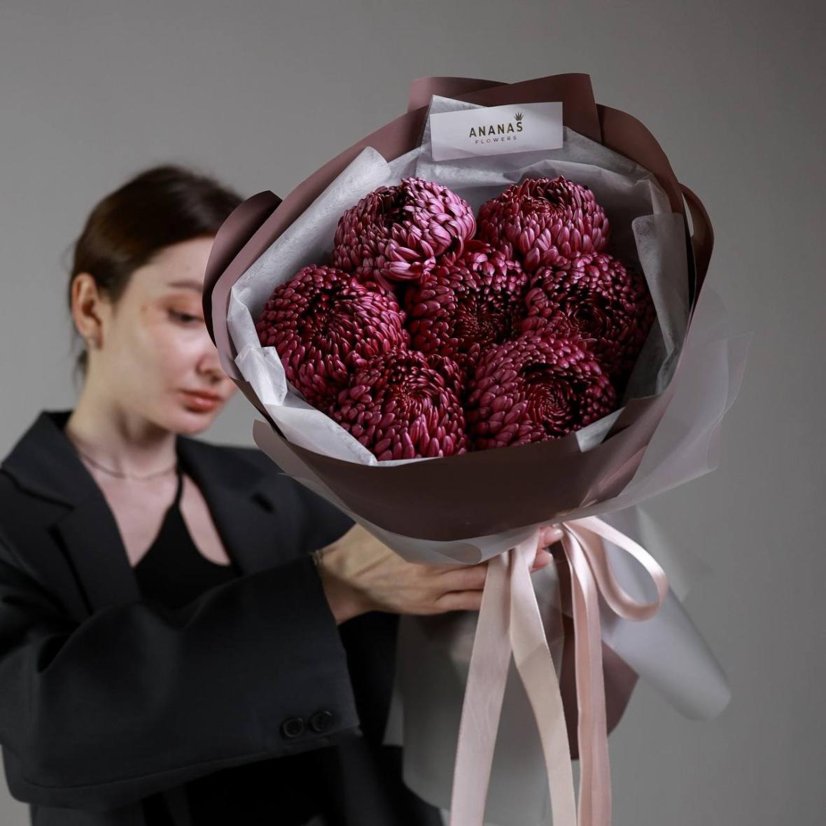 Монобукет из хризантем сорта Bigoudi Purple (в трех размерах)