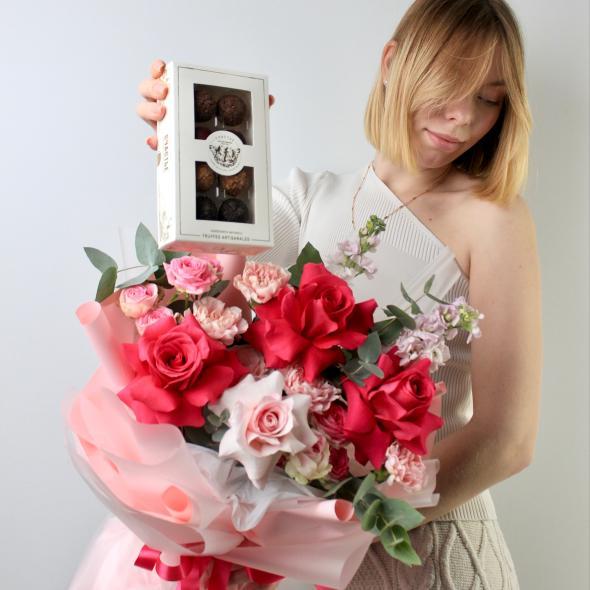 Букет Малиновая вода + трюфели Счастье